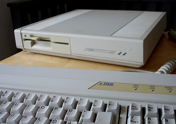 Plik:Atari pc1.jpg