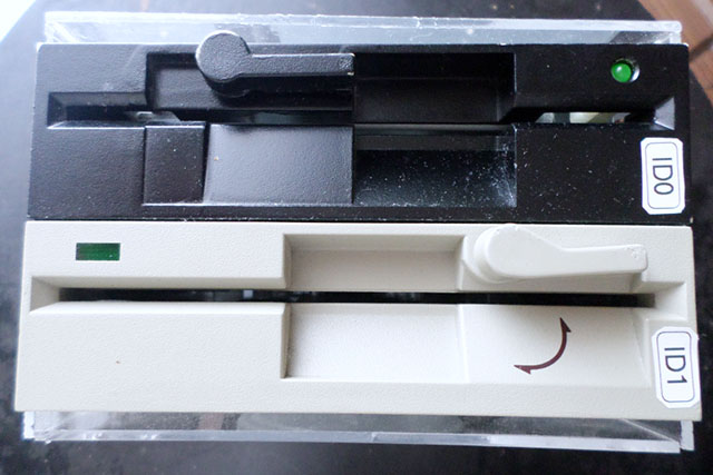 Plik:Disk drives.jpg